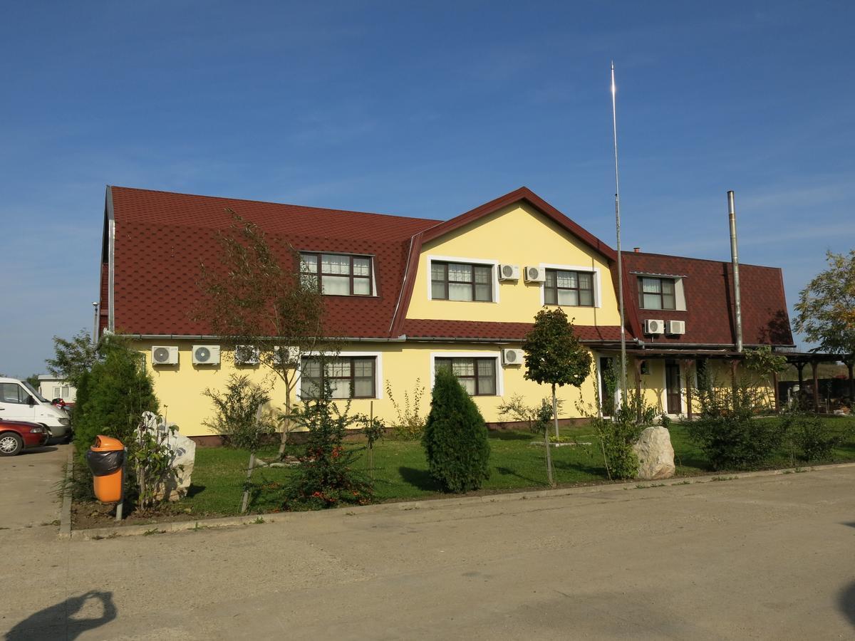Conacul De Pe Lac Sagu Exterior foto
